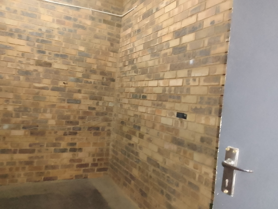 To Let commercial Property for Rent in Oos Einde North West